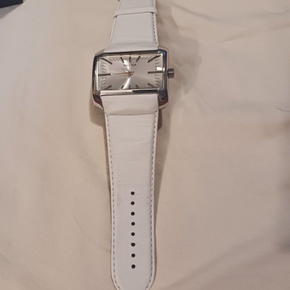 Like-New VINTAGE NAUTICA Watch - Picture 9 of 13